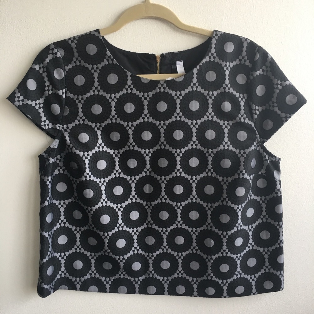NWT Kensie Black Gray Patterned Brocade Crop Top - Picture 1 of 3